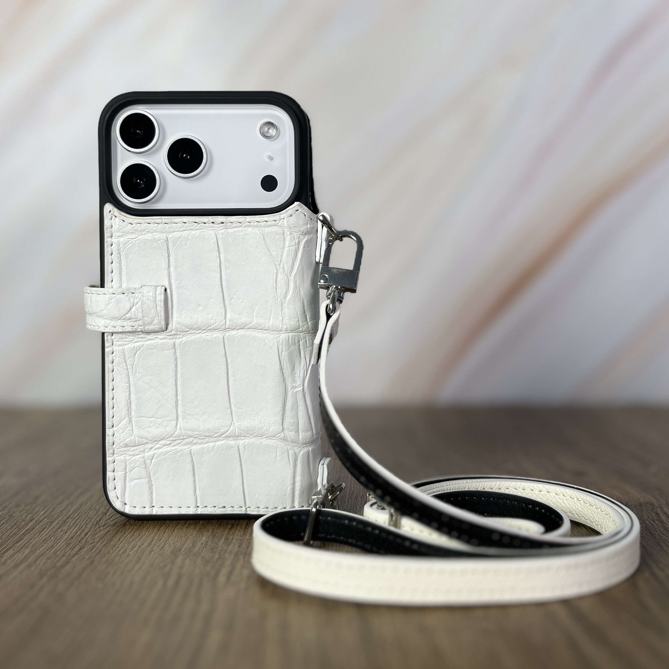 Ốp bao da flip thủ công Cá Sấu khoá cài chữ H kèm dây đeo